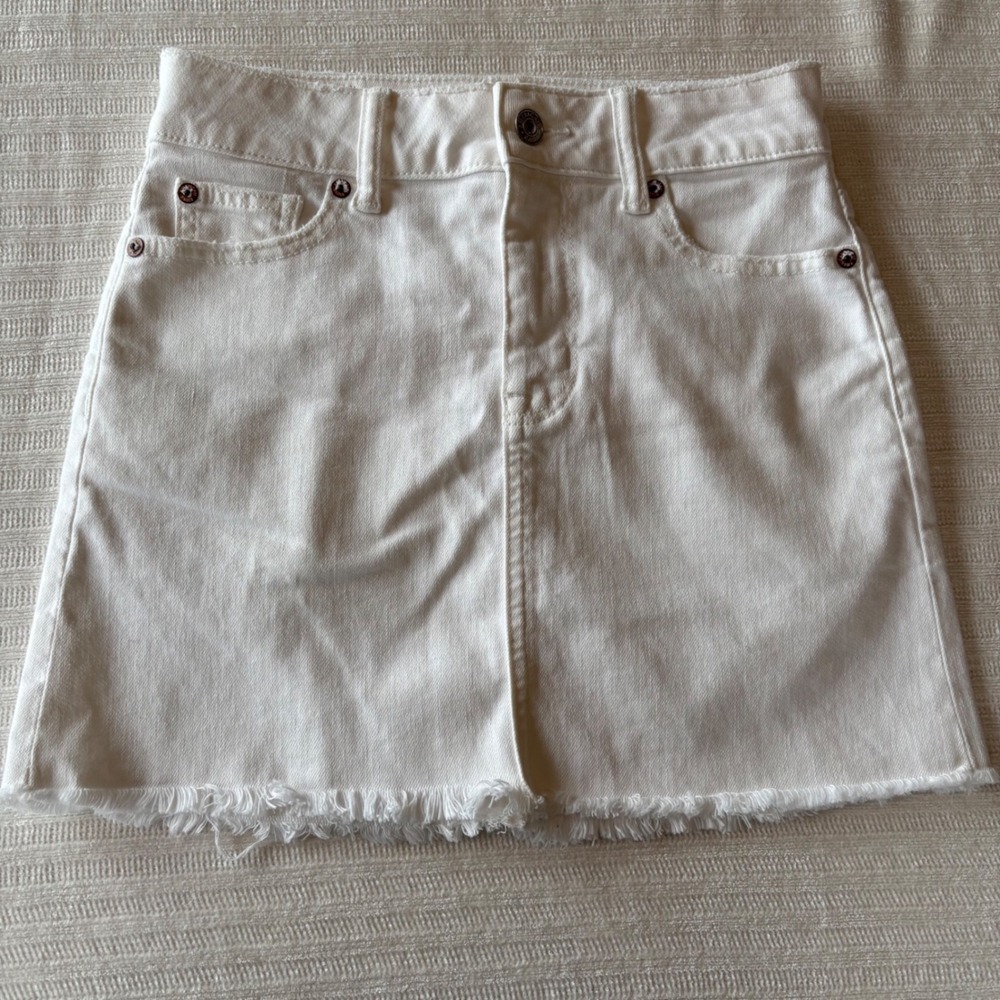 American Eagle White Denim Mini Skirt Frayed Hem Stretch Size 000